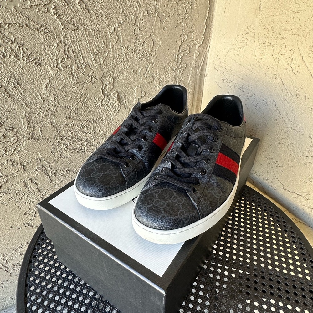 Gucci Men's Black Sneakers with Red Accent (Size 10)